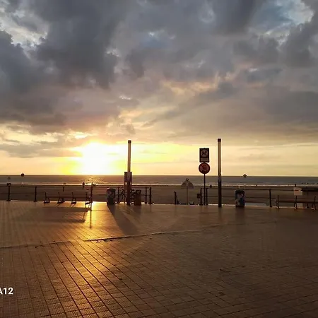 아파트 'east' Kortbij De Zee
